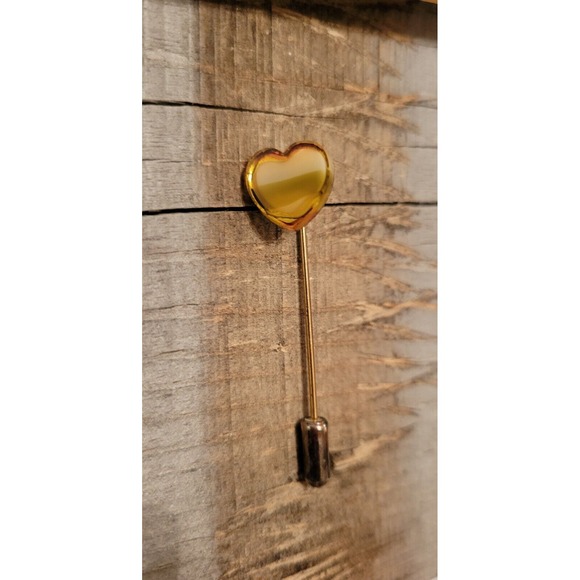 VINTAGE Heart Stick Pin Lapel Brooch Gold Tone Vintage Jewelry‎ Accessory - Picture 1 of 12
